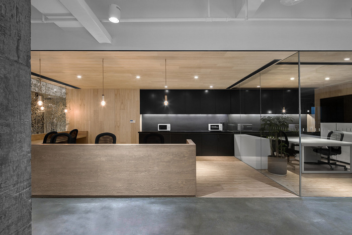 辦公室設(shè)計如何搭配玻璃隔斷？